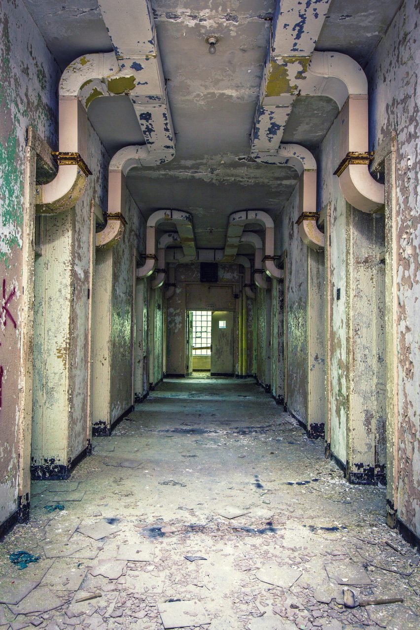 Ward Hallway Ornate Duct Work - Matt Van der Velde Architecture Abandoned Asylums Interior Jonglez Publishing
