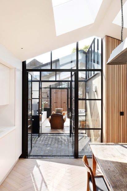Courtyard House by De Rosee Sa