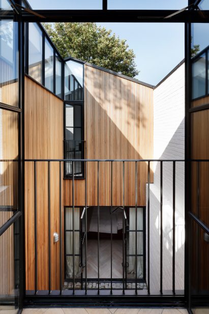 Courtyard House by De Rosee Sa