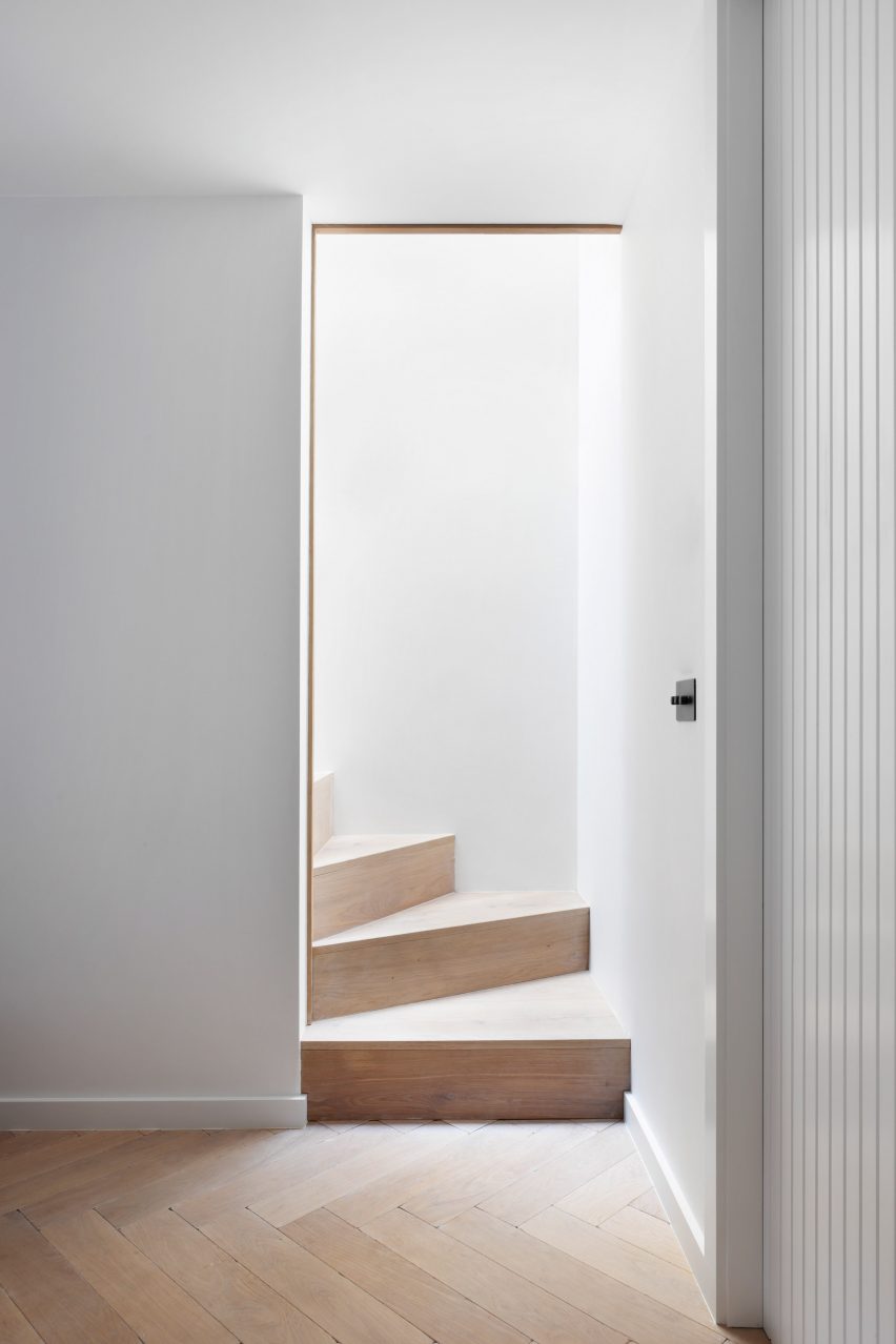 Courtyard House by De Rosee Sa