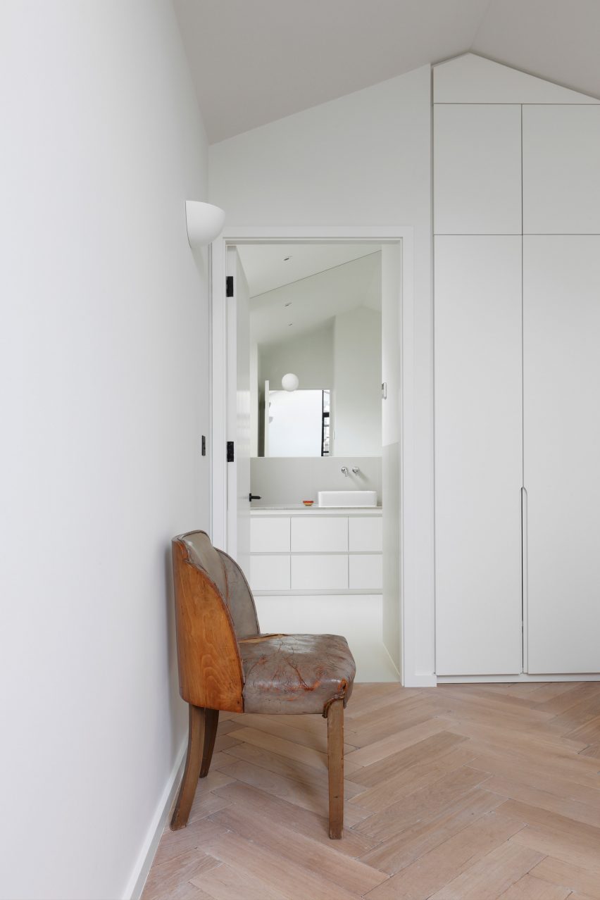 Courtyard House by De Rosee Sa