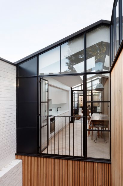 Courtyard House by De Rosee Sa