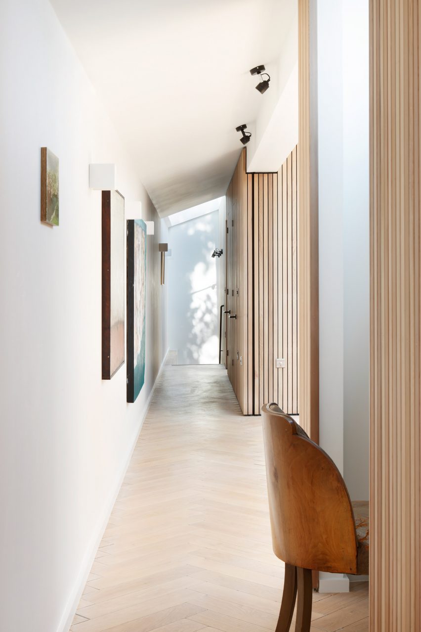 Courtyard House by De Rosee Sa