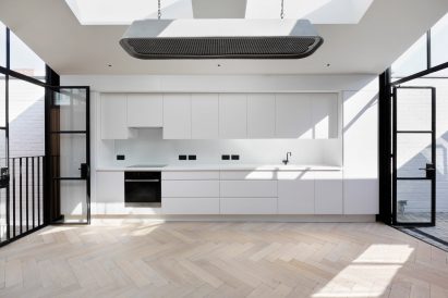 Courtyard House by De Rosee Sa