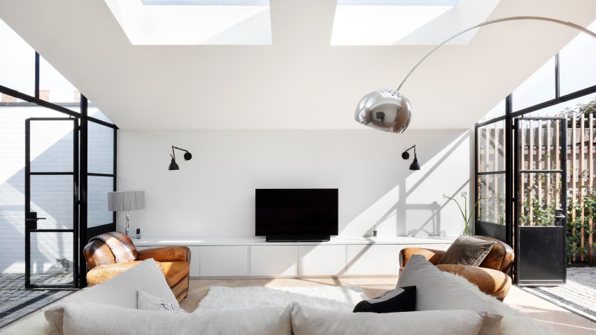 Courtyard House by De Rosee Sa