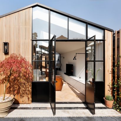 Courtyard House by De Rosee Sa