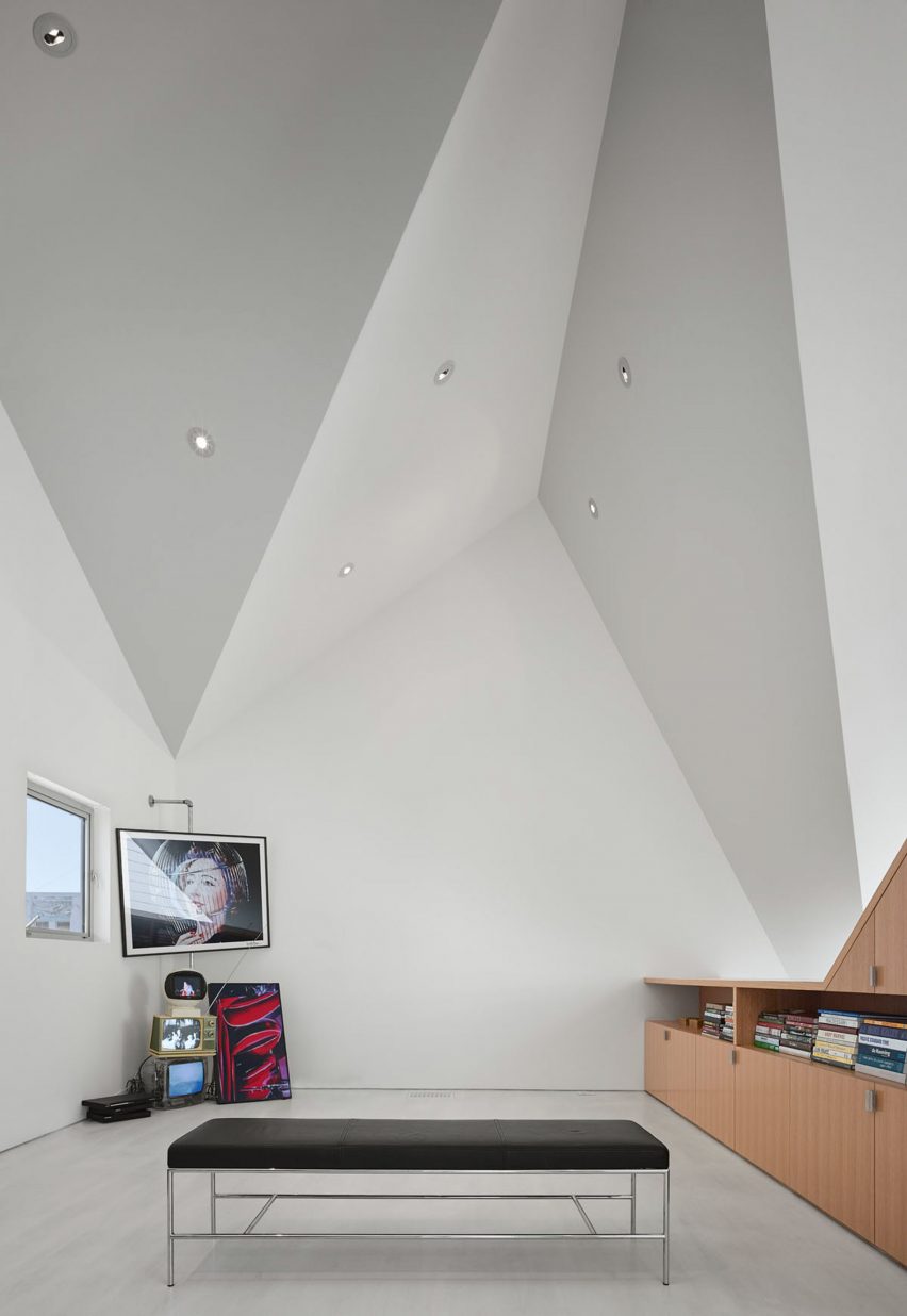 Amoroso video studio and guesthouse by Modal Design
