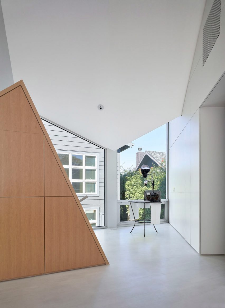 Amoroso video studio and guesthouse by Modal Design