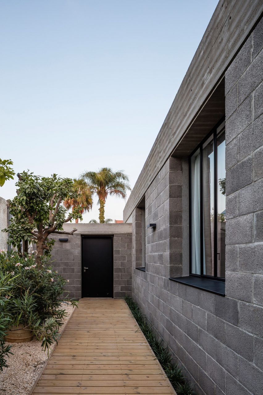 Bare House by Jacobs-Yaniv Architects