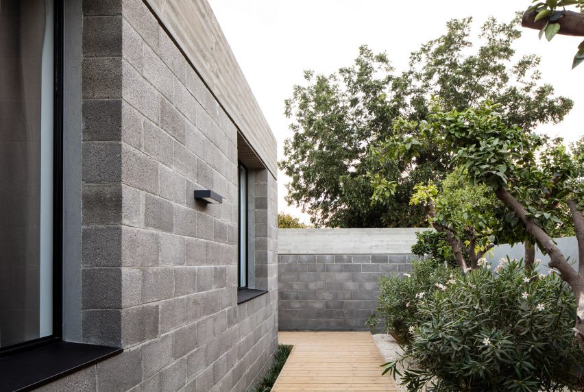 Bare House by Jacobs-Yaniv Architects