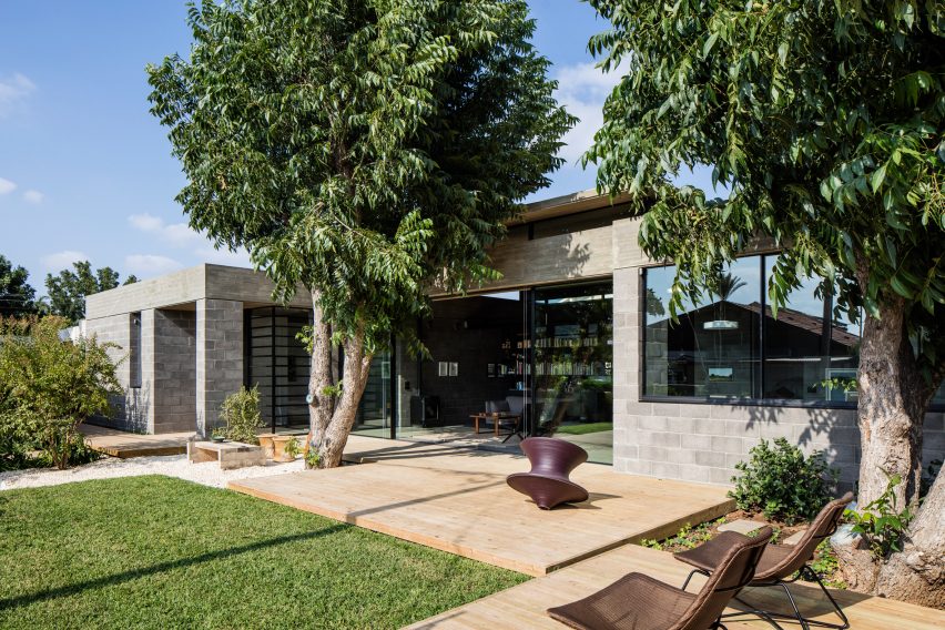 Bare House by Jacobs-Yaniv Architects