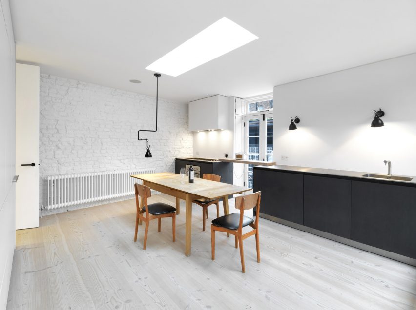 Black & White Mews by Threefold Architects
