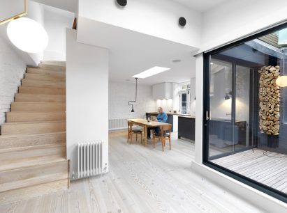 Black & White Mews by Threefold Architects