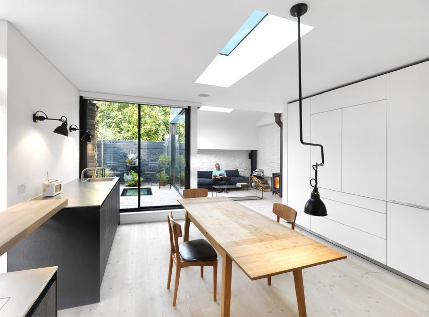 Black & White Mews by Threefold Architects