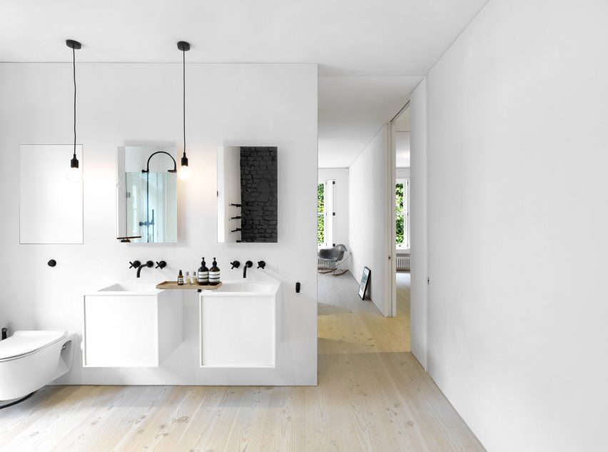 Black & White Mews by Threefold Architects