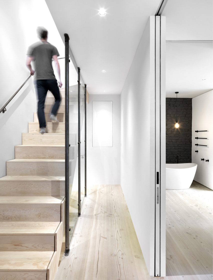 Black & White Mews by Threefold Architects