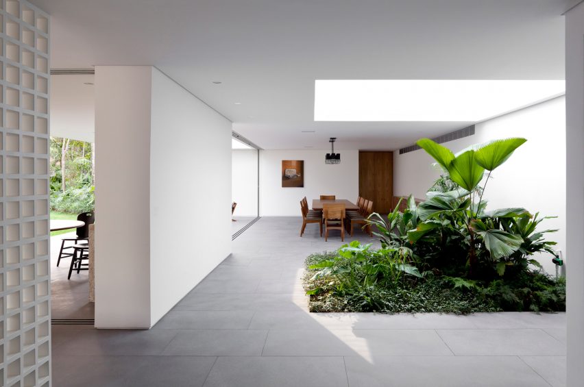 Casa Alto de Pinheiros by AMZ Arquitetos