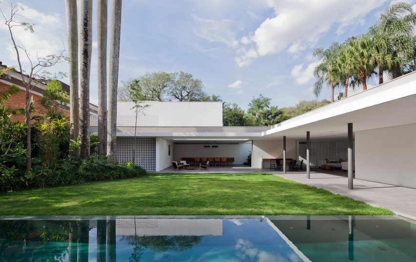 Casa Alto de Pinheiros by AMZ Arquitetos