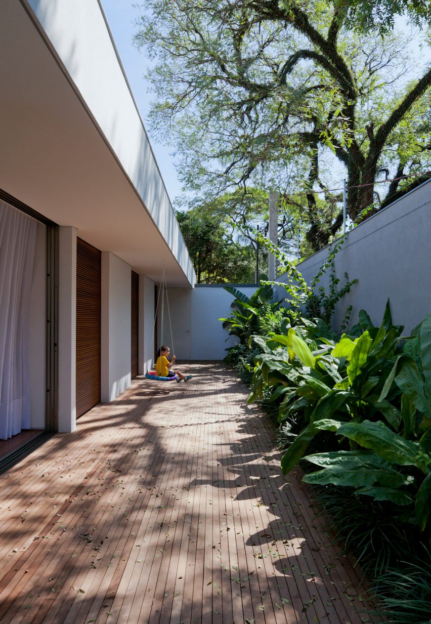 Casa Alto de Pinheiros by AMZ Arquitetos