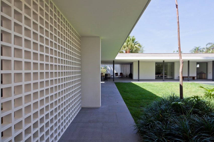 Casa Alto de Pinheiros by AMZ Arquitetos