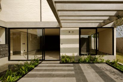 Casa Zihuaren by Intersticial Arquitectura