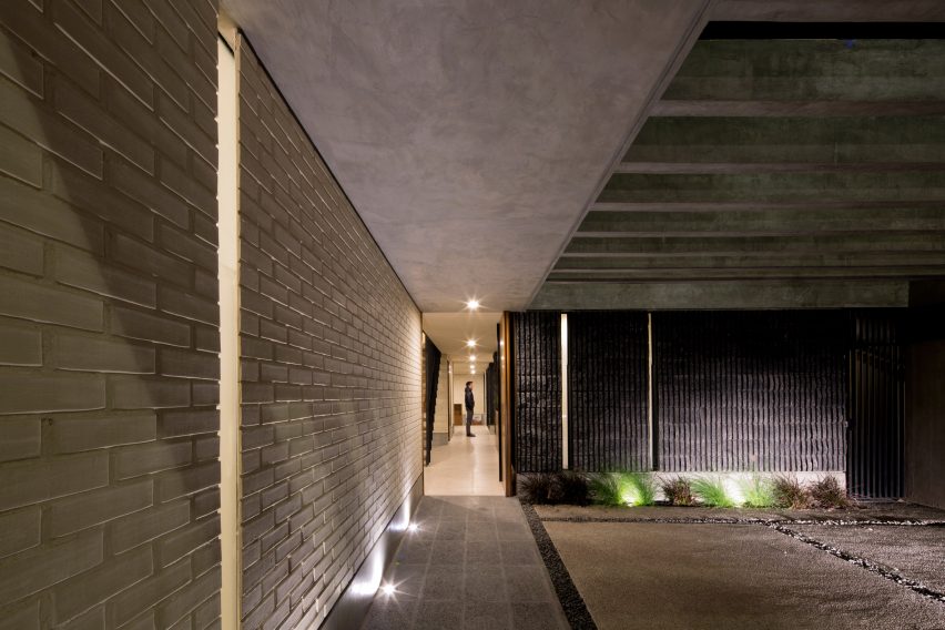Casa Zihuaren by Intersticial Arquitectura