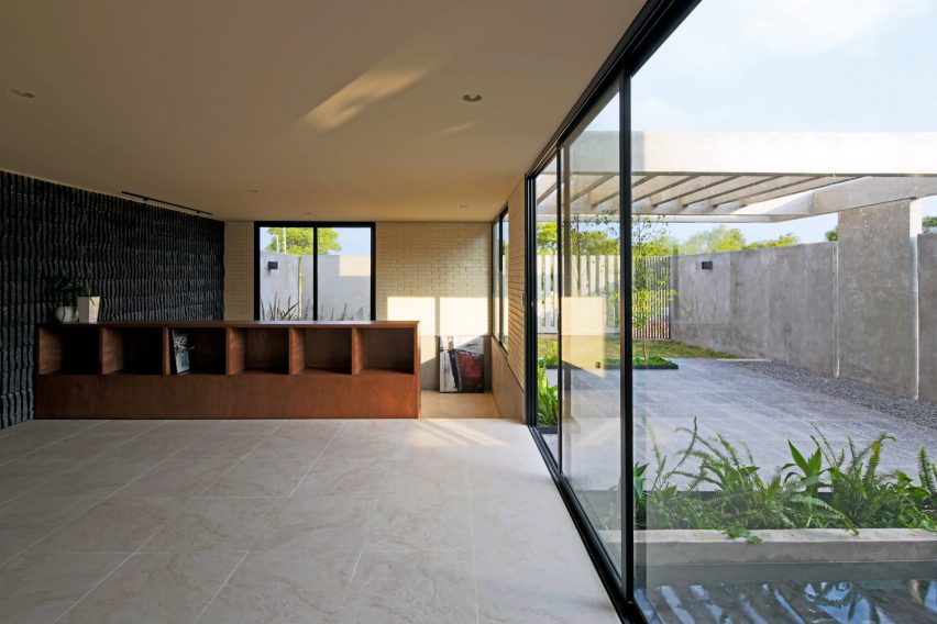 Casa Zihuaren by Intersticial Arquitectura