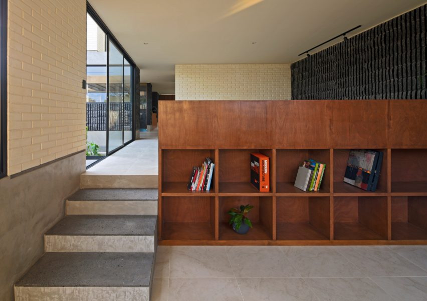 Casa Zihuaren by Intersticial Arquitectura