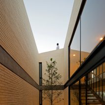 Casa Zihuaren by Intersticial Arquitectura