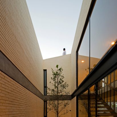 Casa Zihuaren by Intersticial Arquitectura