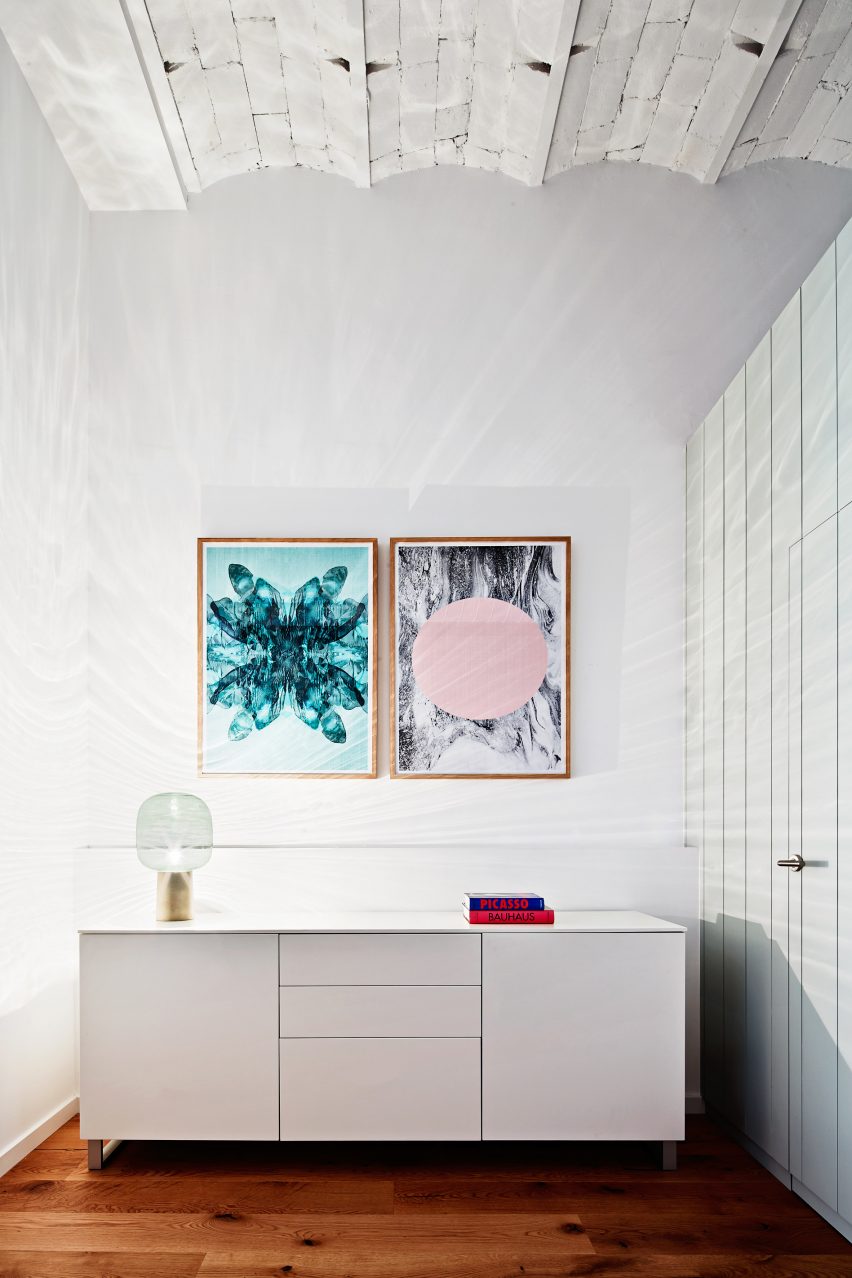 Casp21 by Bonba Studio