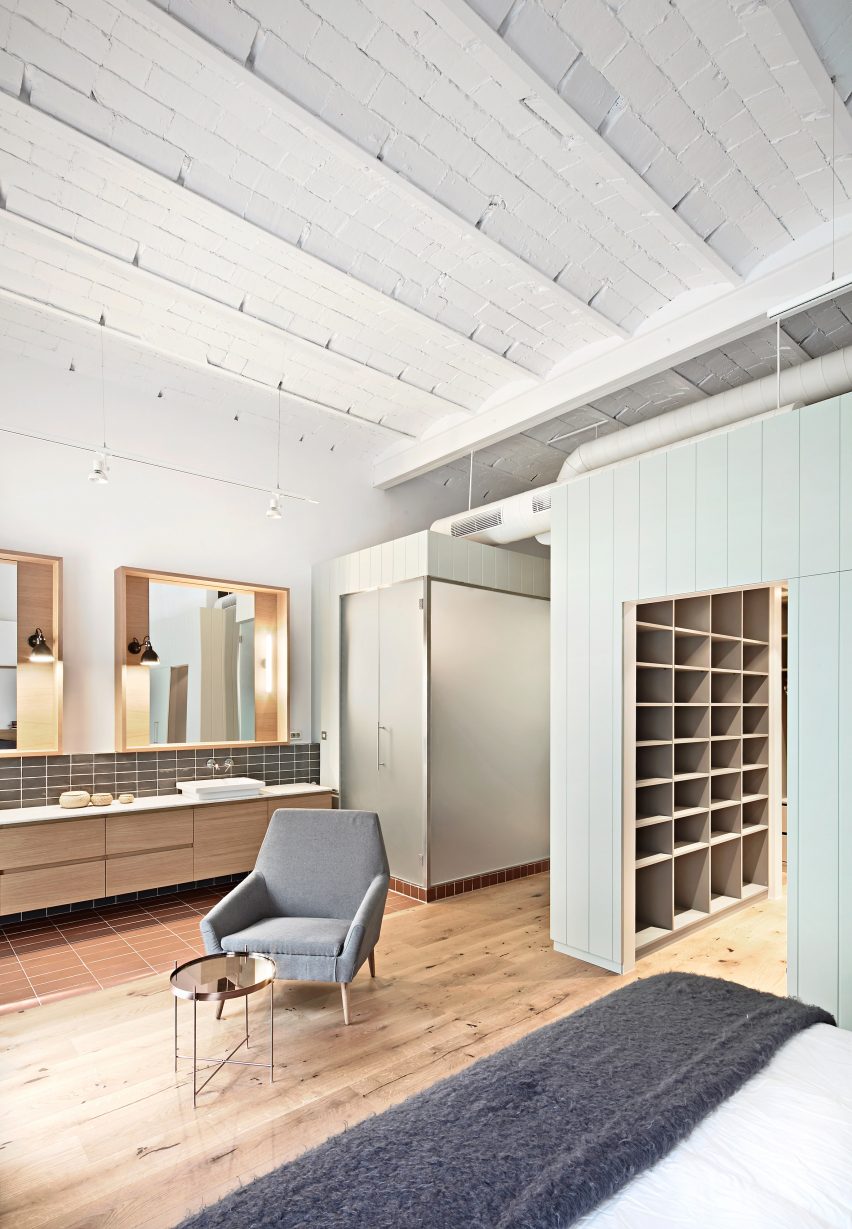 Casp21 by Bonba Studio
