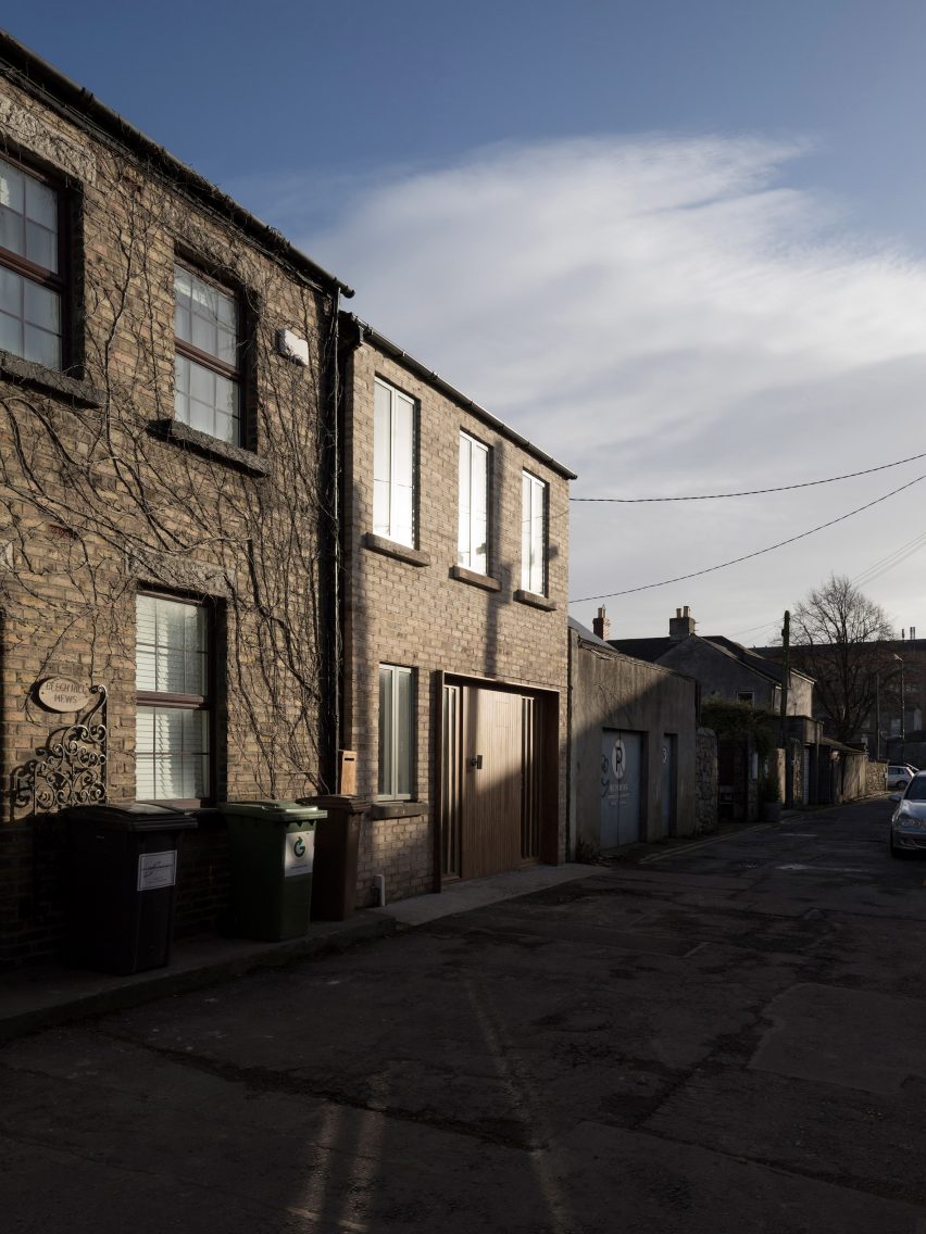 Cratlach Mews House by DUA