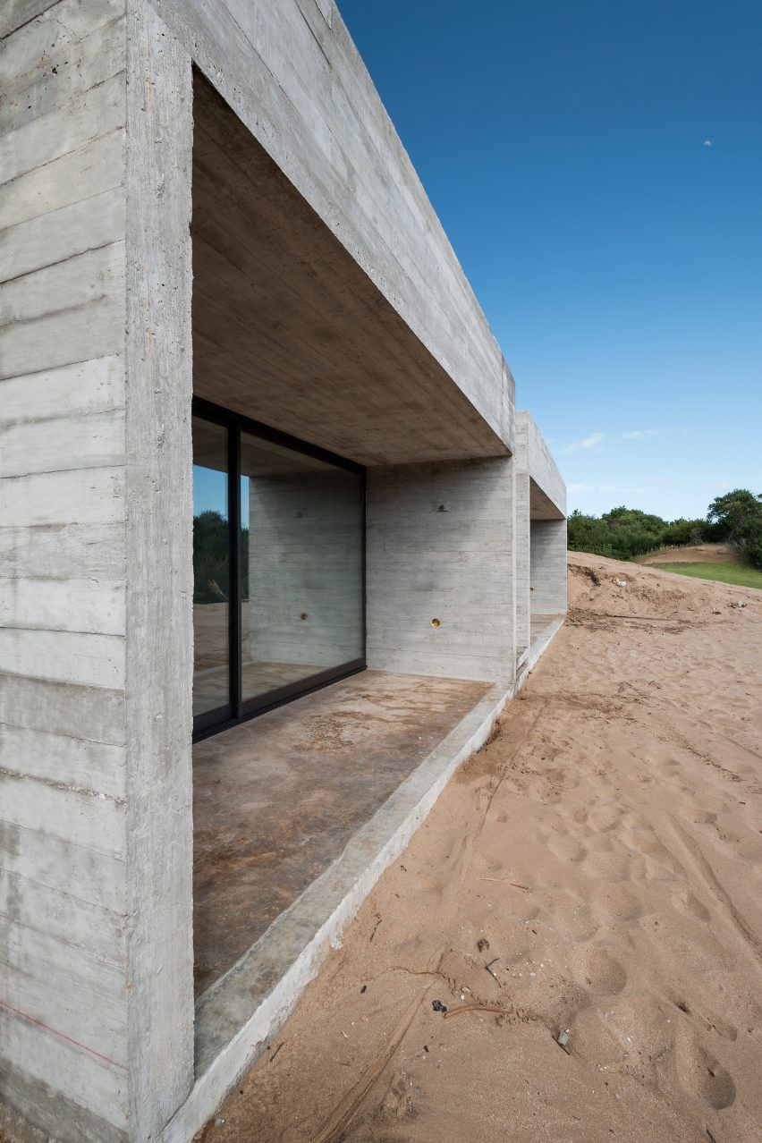 House in the Dune by Luciano Kruk arquitectos