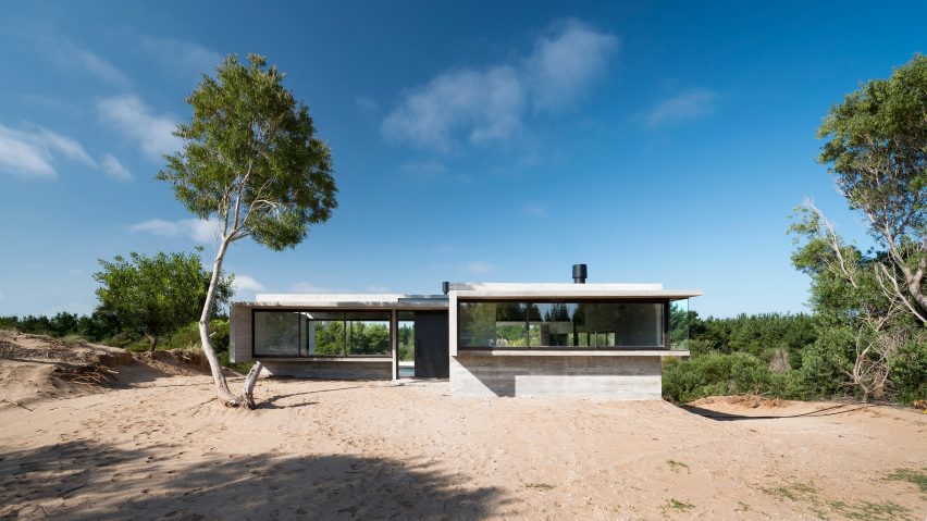 House in the Dune by Luciano Kruk arquitectos