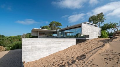 House in the Dune by Luciano Kruk arquitectos