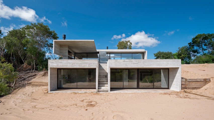 House in the Dune by Luciano Kruk arquitectos