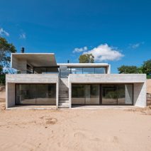 House in the Dune by Luciano Kruk arquitectos