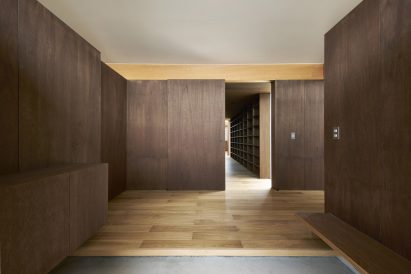 House with Gardens and Roofs by Arii Irie Architects