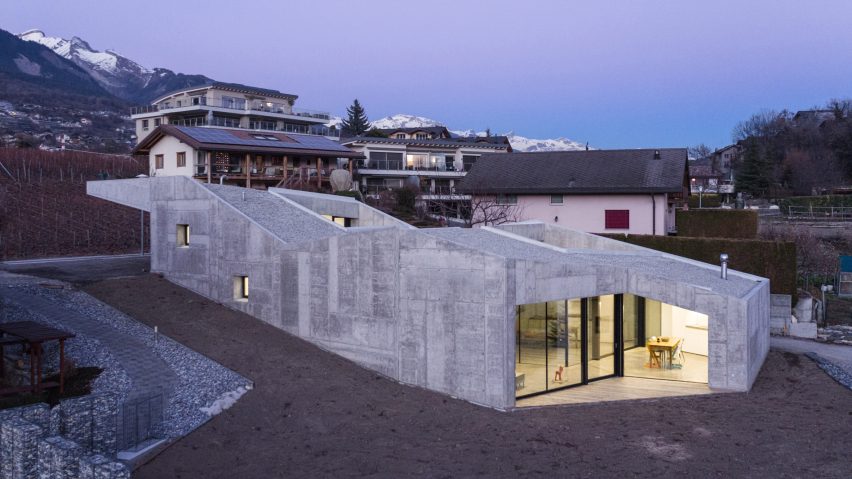 Anako Architecture completes “fortress-like” concrete house in an Alpine town