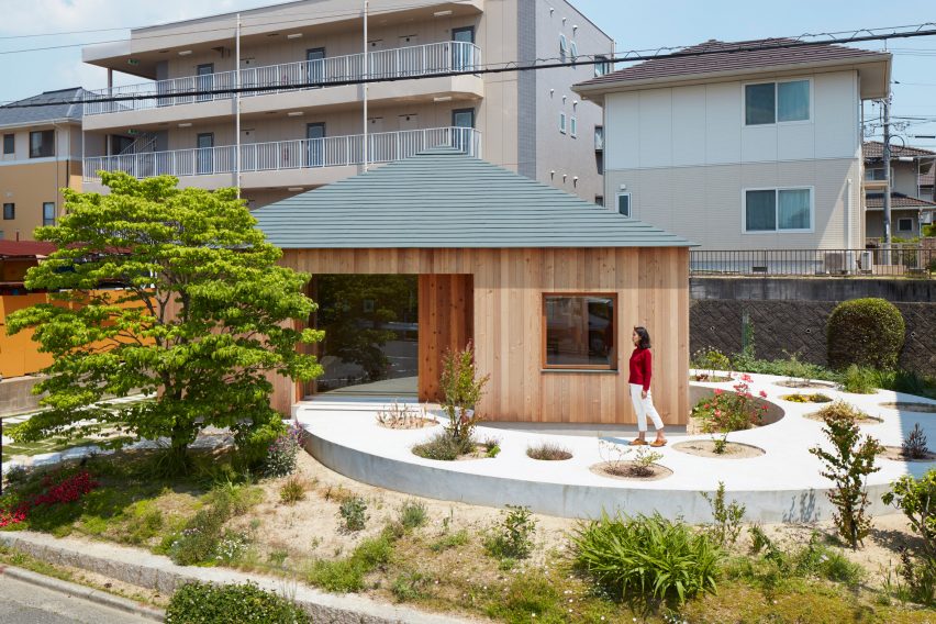 House in Mukainada by FujiwaraMuro architects