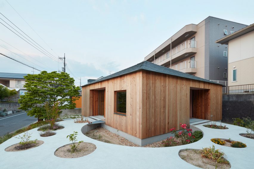 House in Mukainada by FujiwaraMuro architects