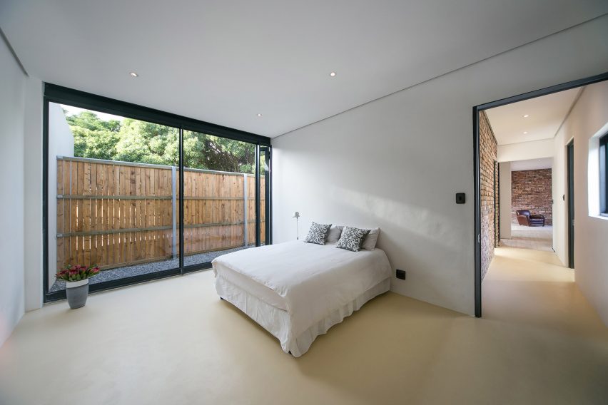House in Noordhoek by Sven ten Bokkel Huinink