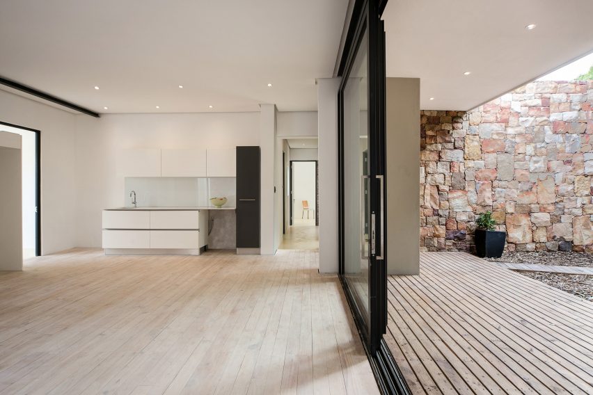 House in Noordhoek by Sven ten Bokkel Huinink