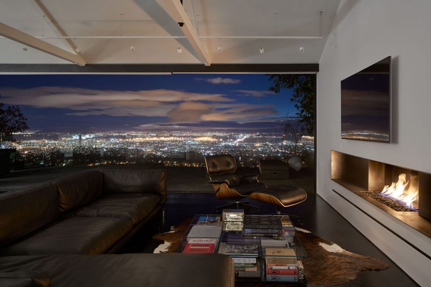 A House with a View by Axelrod Architects
