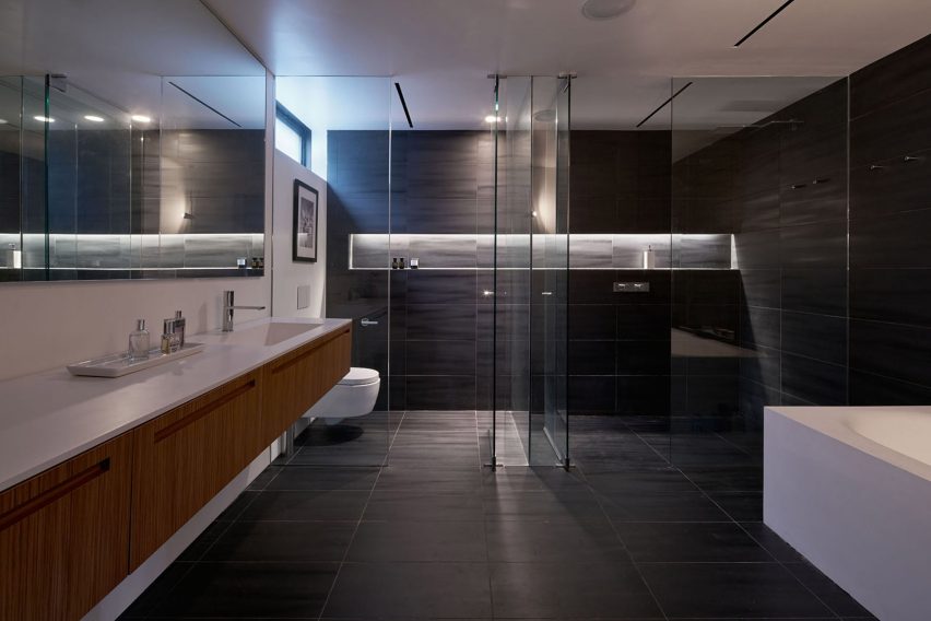 A House with a View by Axelrod Architects