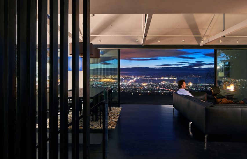 A House with a View by Axelrod Architects