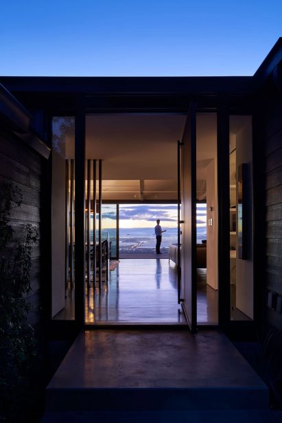 A House with a View by Axelrod Architects