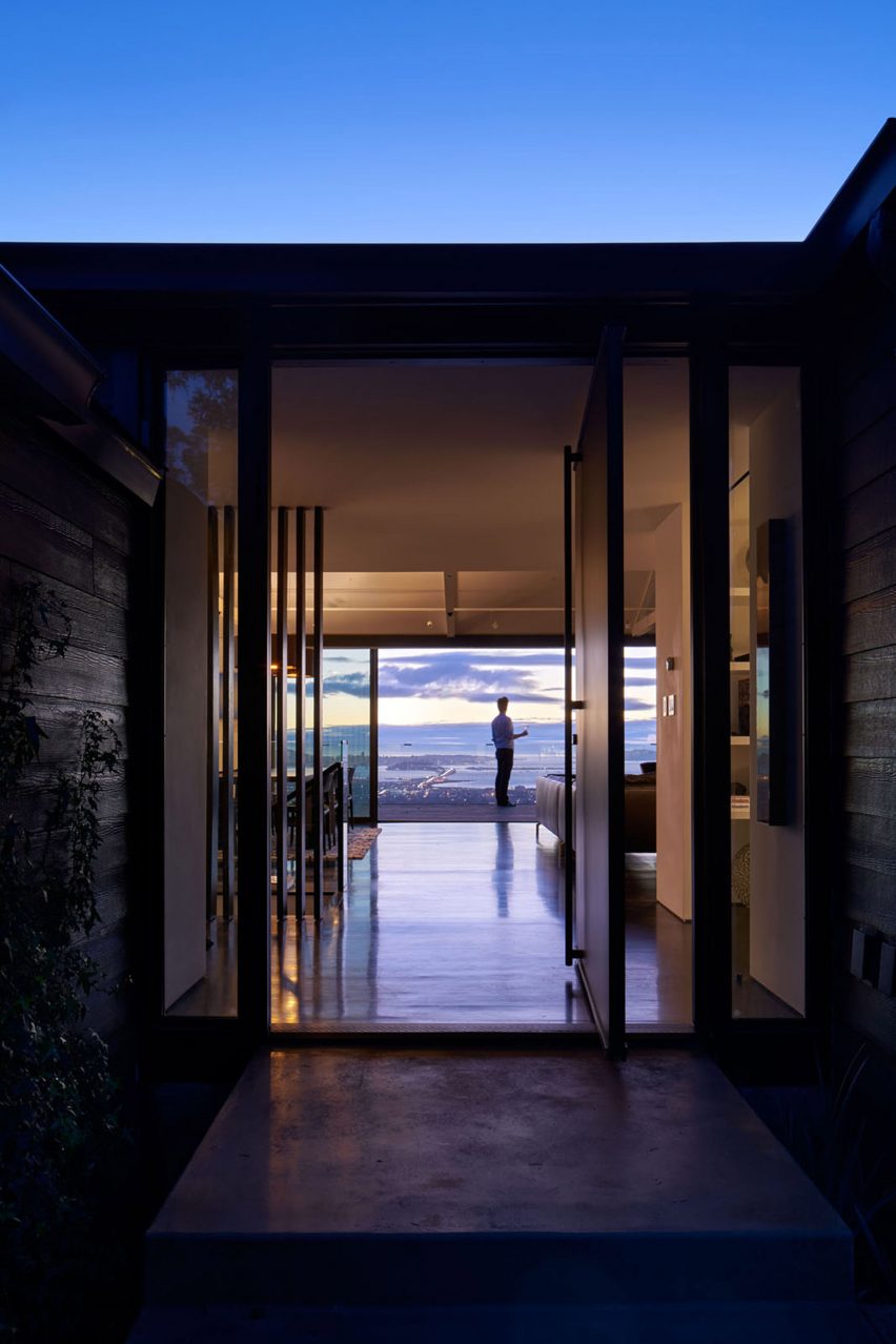 A House with a View by Axelrod Architects