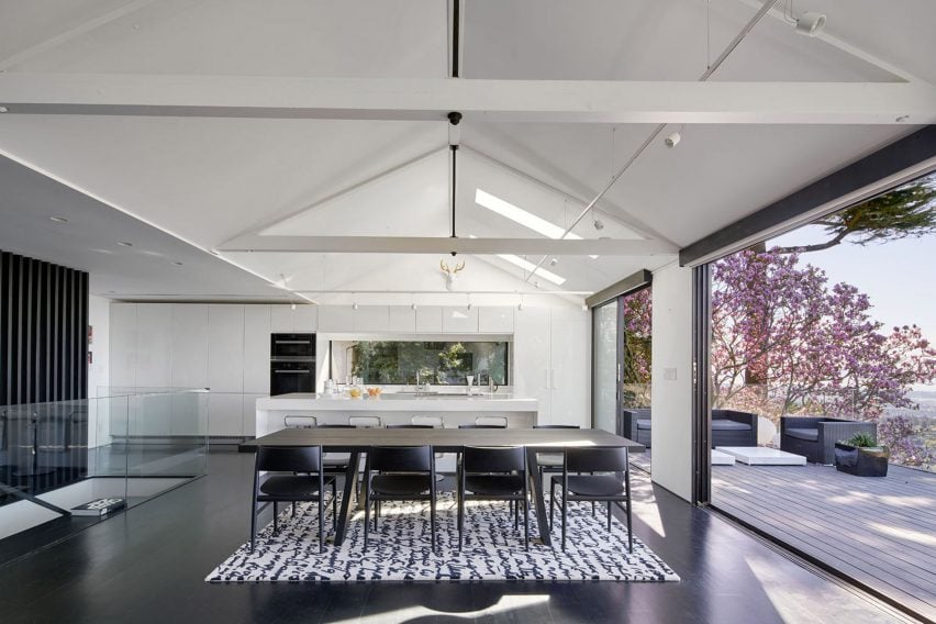 A House with a View by Axelrod Architects